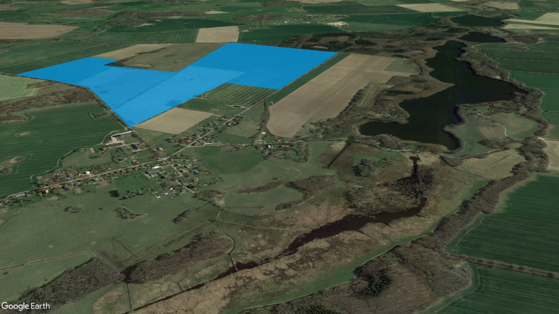 Solarpark Neuenkirchen mit Neuenkirchen und Neuenkirchener See. Karte © Google Earth
